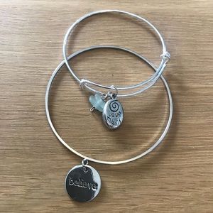 Set of 2 bangle bracelets